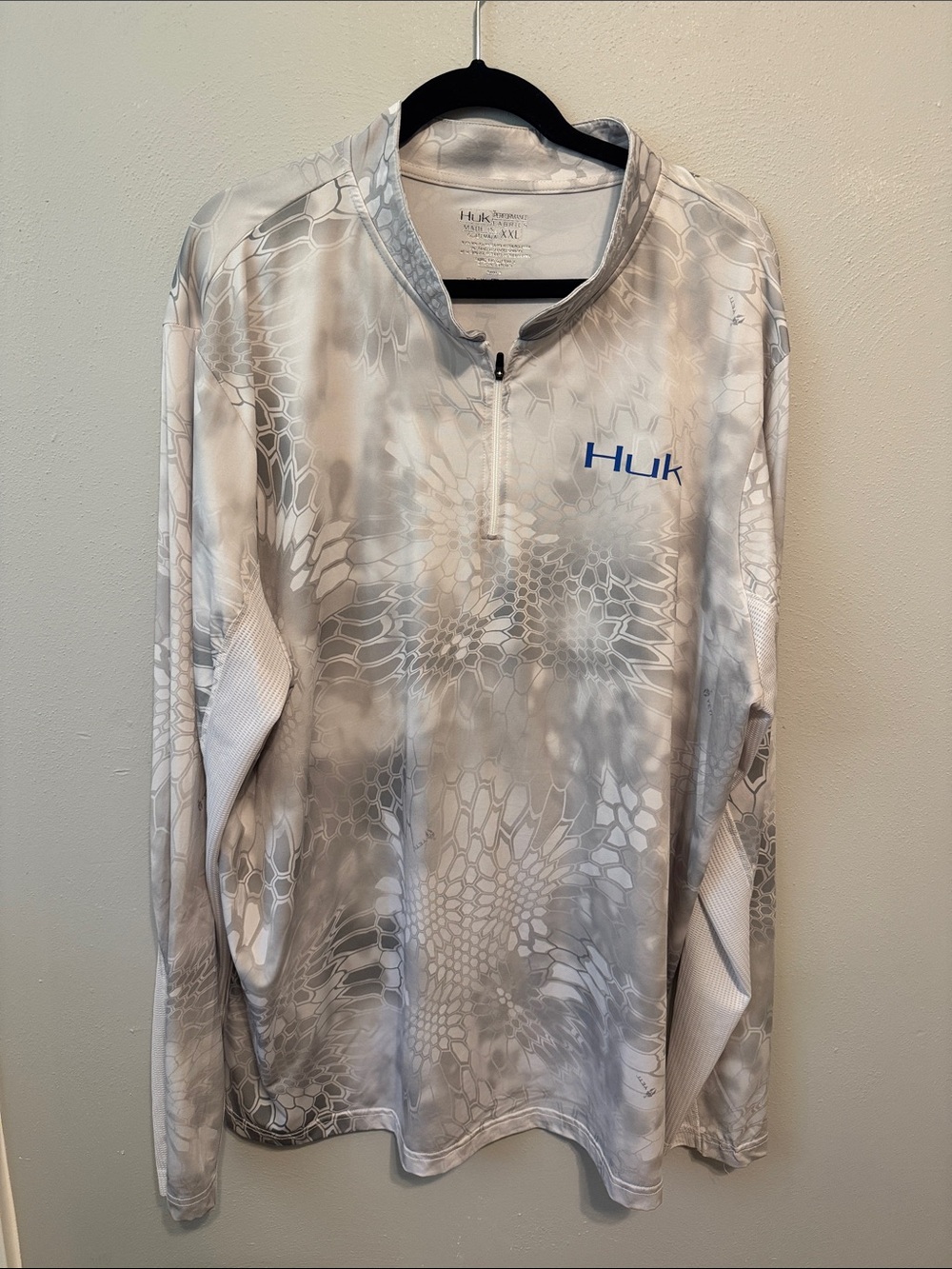 Huk Men's Zip-Up Performance Shirt in White and Light Gray Camo